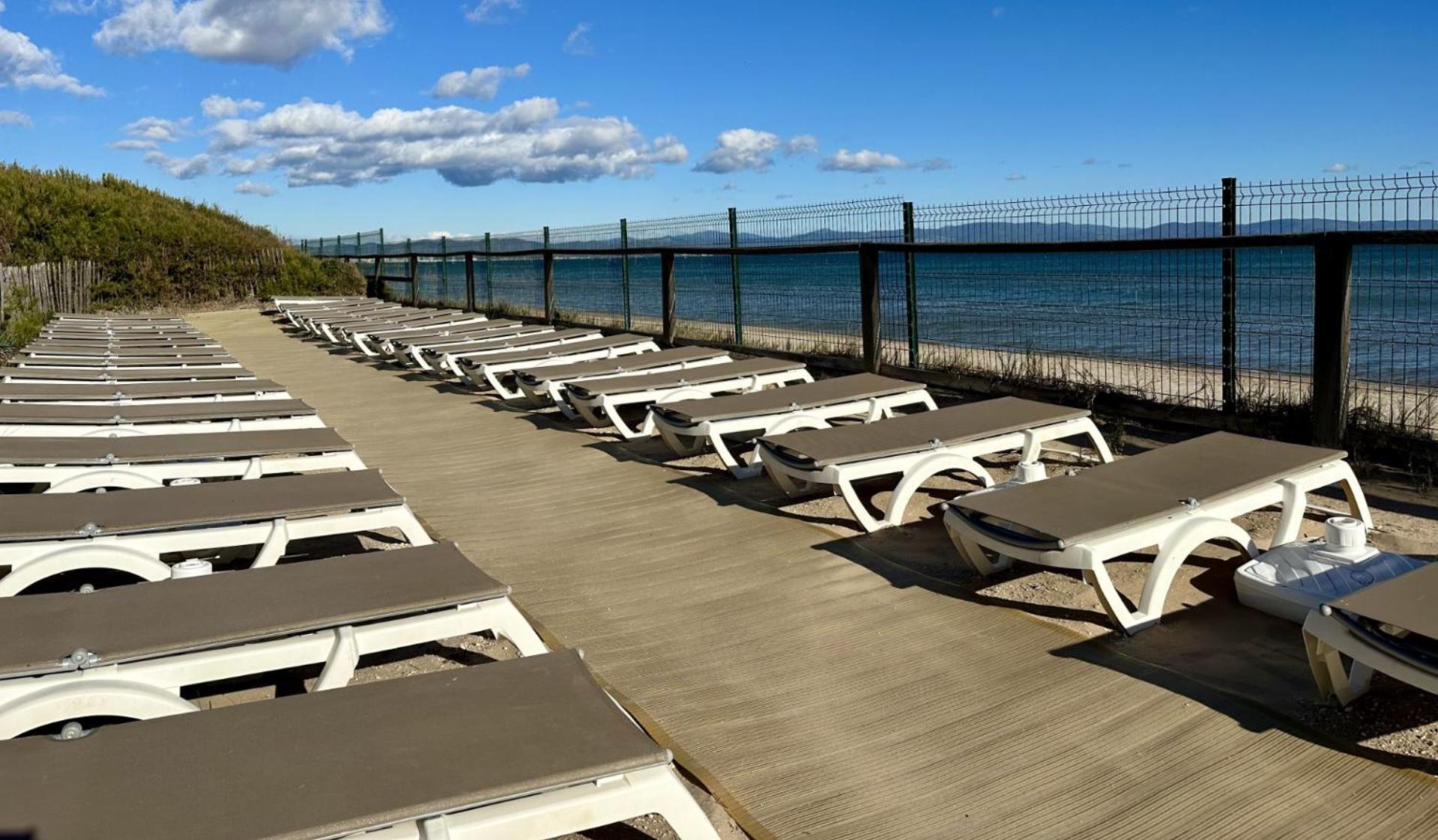 Badine Beach 5P Plage Piscine Balneo Clim Jardin Exotique Hyères Exteriér fotografie