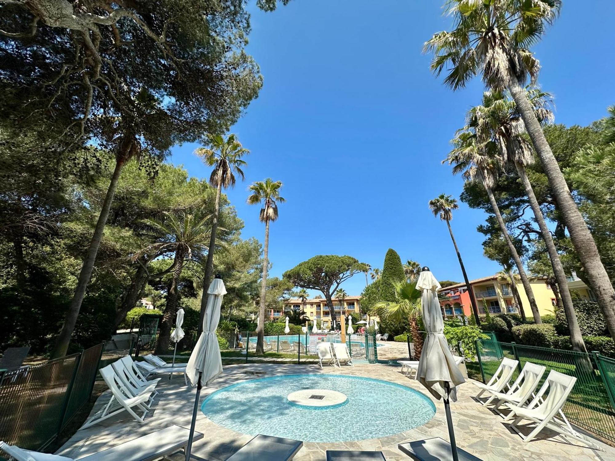 Badine Beach 5P Plage Piscine Balneo Clim Jardin Exotique Hyères Exteriér fotografie